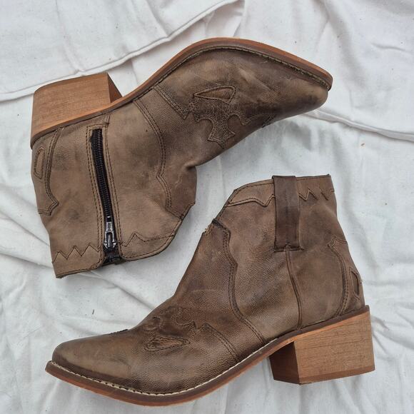 Very Volatile Women's Drexel leather Ankle Boot western-inspired bootie size 7 - Picture 1 of 8